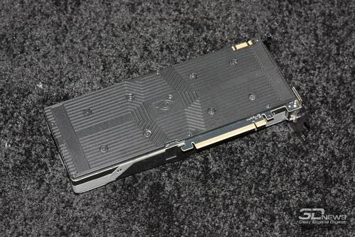 GeForce GTX Titan Z: Neue Fotos - Zwei 8-Pin-Anschlüsse