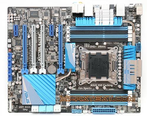 Asus P9X79 Deluxe: Bilder vom Intel-X79-Board