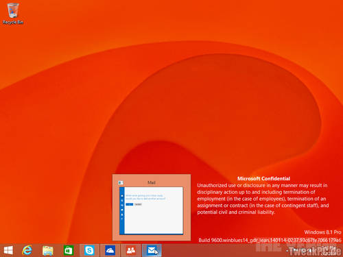 Windows 8.1: Screenshot zeigt Kachel-Apps auf dem Desktop