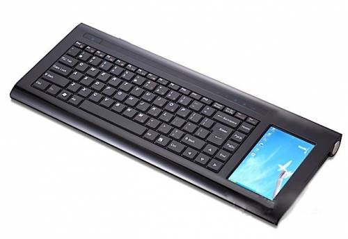 Commodore Invictus: PC in Tastatur