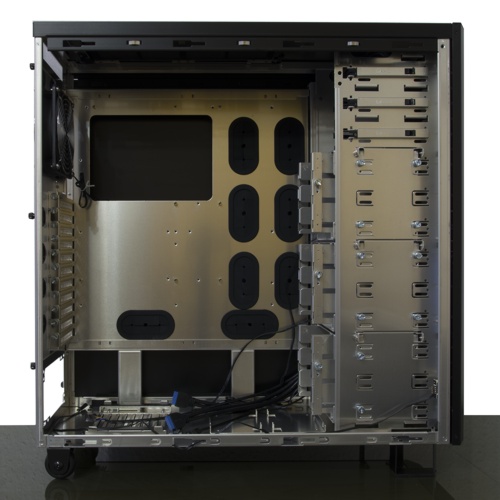 Zum vergrößern anklicken Lian Li PC-A79 - Gesamtansicht Innenraum