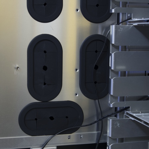 Lian Li PC-A79 - Kabelmanagement Öffnungen