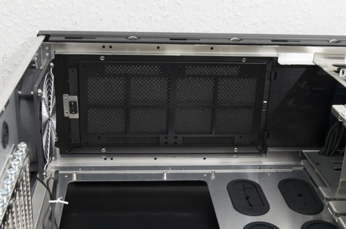 Zum vergrößern anklicken Lian Li PC-A79 - Deckel Radiator/Lüfter Halterung