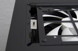 Lian Li PC-A79 - 140/280er Radiator Schließmechanismus kann stören